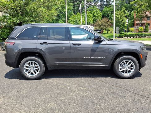 Used 2025 Jeep Grand Cherokee Laredo X w/ Luxury Tech Group I image 7