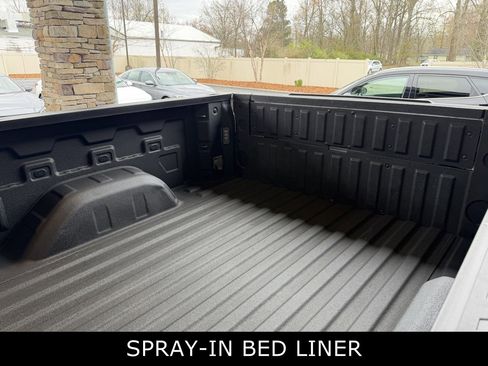 Used 2022 GMC Sierra 1500 AT4 w/ AT4 Preferred Package image 11