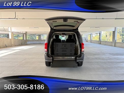 Used 2018 Dodge Grand Caravan SE w/ Power Convenience Group I FWD image 41