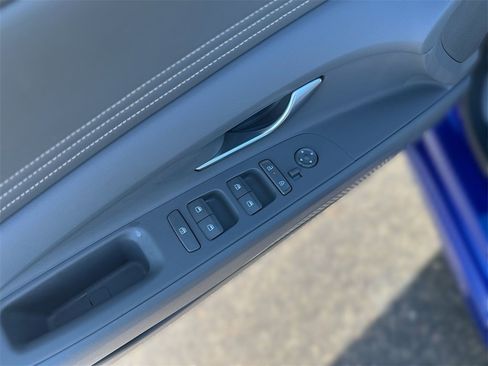 Certified 2025 Hyundai Elantra Sport image 15