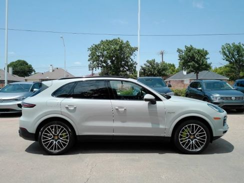 Used 2021 Porsche Cayenne E-Hybrid w/ Premium Package AWD/4WD image 5