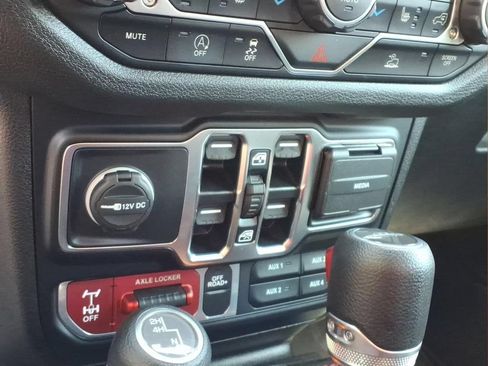 Used 2024 Jeep Gladiator Sport AWD/4WD image 10