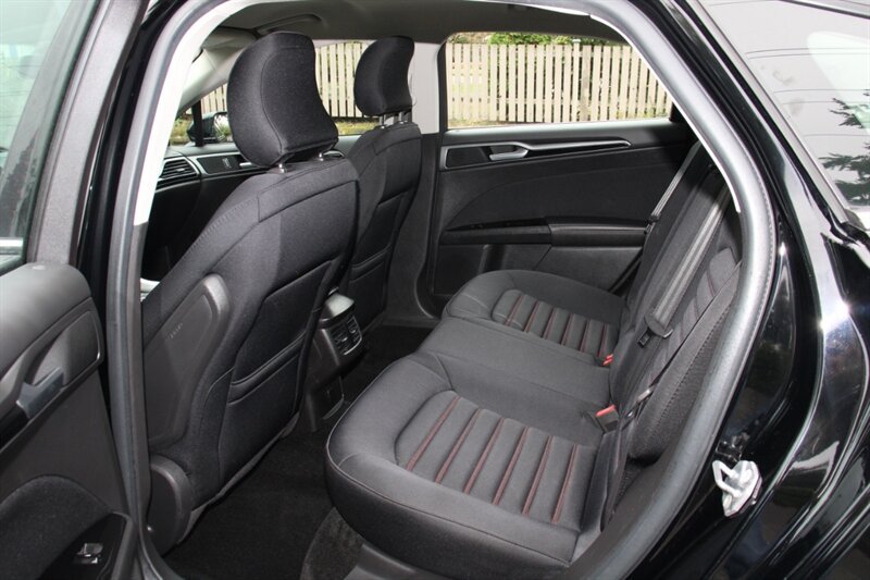 Used 2016 Ford Fusion SE w/ Equipment Group 201A FWD image 15