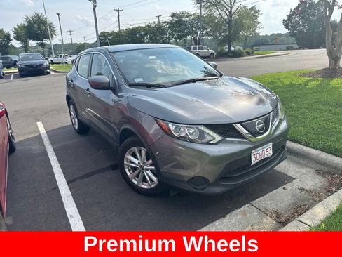 Used 2019 Nissan Rogue Sport S w/ Appearance Package AWD/4WD image 6
