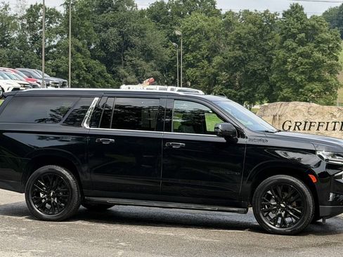 Used 2021 Chevrolet Suburban High Country AWD/4WD image 2