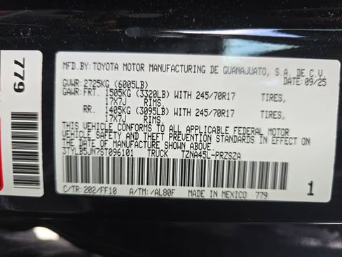 Used 2025 Toyota Tacoma SR5 image 33