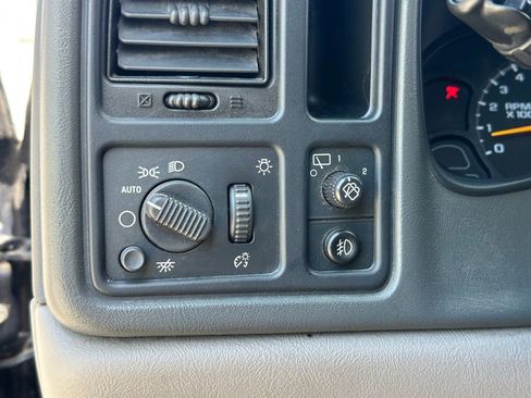 Used 2005 GMC Yukon SLE w/ Cargo Package RWD image 32