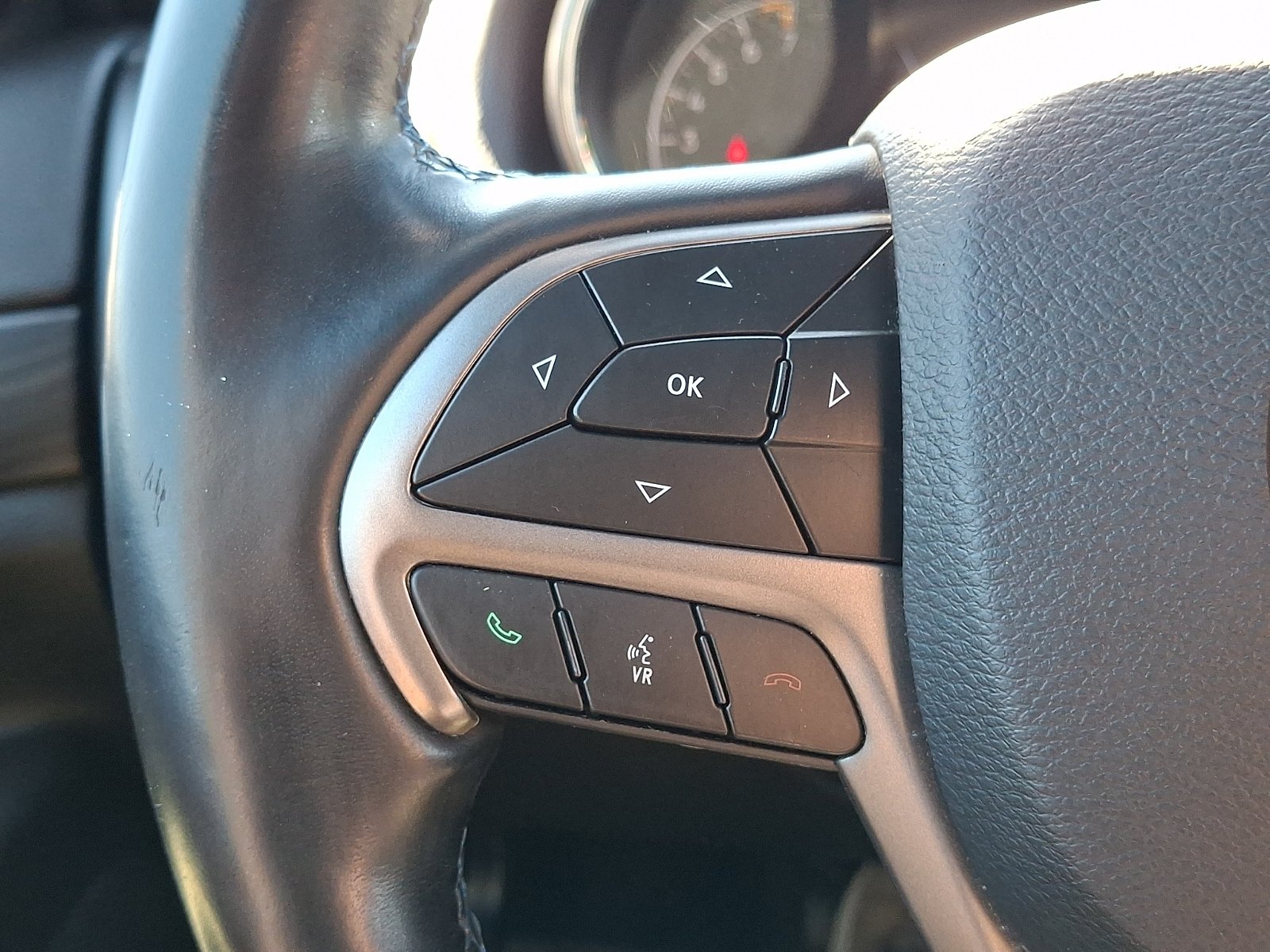 Used 2019 Jeep Grand Cherokee Laredo AWD/4WD image 23