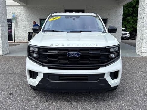 Used 2025 Ford Expedition Max Active AWD/4WD image 22