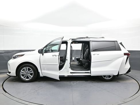 Certified 2023 Toyota Sienna XSE w/ XSE Plus Package image 46