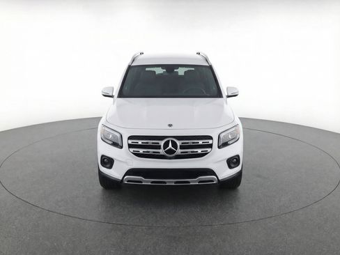 Used 2025 Mercedes-Benz GLB 250 4MATIC image 2