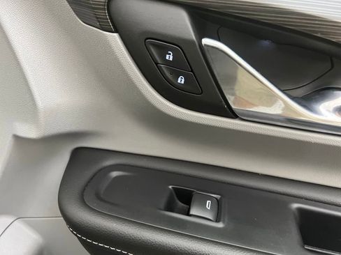 Used 2024 GMC Terrain SLT image 27