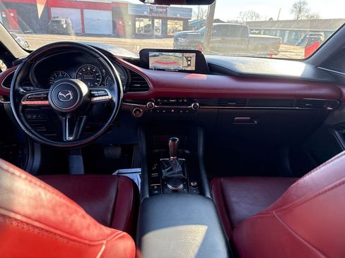 Used 2021 MAZDA MAZDA3 Hatchback w/Premium Plus Pkg image 18