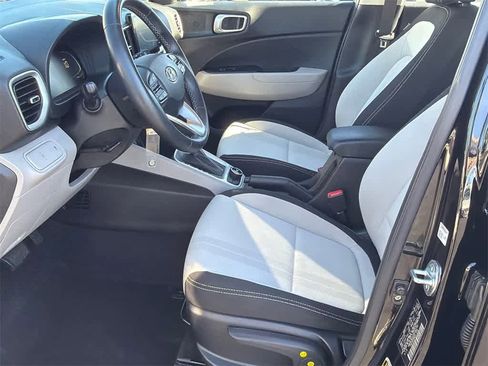 Used 2023 Hyundai Venue SEL image 10