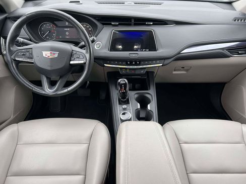 Used 2022 Cadillac XT4 Luxury w/ Cold Weather Package image 7