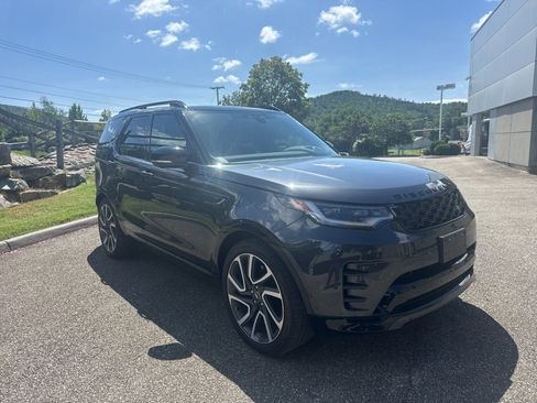 Used 2024 Land Rover Discovery Dynamic SE AWD/4WD image 2