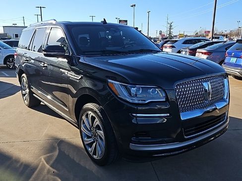 Used 2023 Lincoln Navigator Reserve image 3