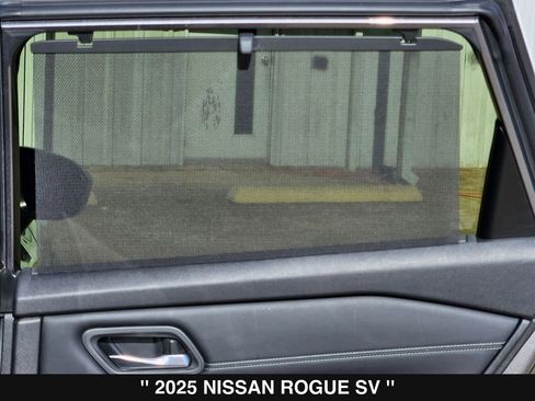 Used 2025 Nissan Rogue SV w/ SV Premium Package image 31