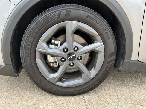 Used 2025 Kia K4 LXS image 33