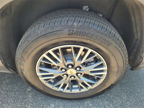 Used 2024 Chevrolet Traverse LT image 26