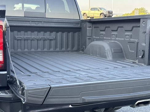 Used 2023 GMC Sierra 1500 Denali w/ Denali Reserve Package AWD/4WD image 9