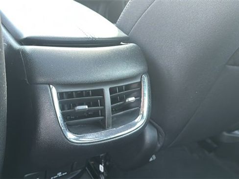 Used 2018 Chevrolet Malibu LT image 21