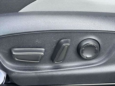 Certified 2025 Toyota Tacoma TRD Off-Road image 20