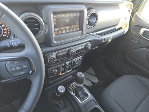 Used 2023 Jeep Gladiator Sport image 25