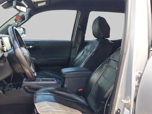 Used 2020 Toyota Tacoma TRD Sport image 18