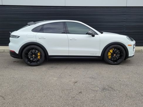 Used 2024 Porsche Cayenne Turbo GT AWD/4WD image 6