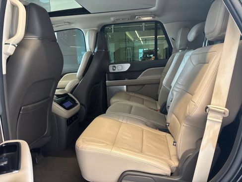 Certified 2023 Lincoln Navigator Reserve AWD/4WD image 11