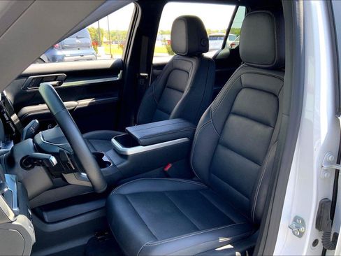 Used 2025 GMC Terrain Elevation w/ Elevation Premium Package FWD image 23