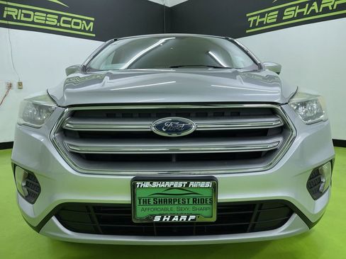 Used 2017 Ford Escape SE image 3