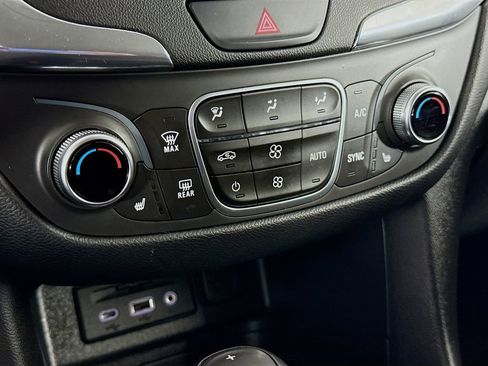 Used 2020 Chevrolet Equinox LT image 15