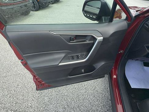 Used 2023 Toyota RAV4 LE AWD/4WD image 11
