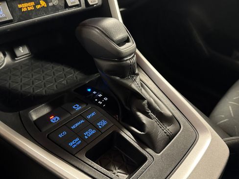 Used 2020 Toyota RAV4 XLE w/ XLE Grade Weather Package AWD/4WD image 34