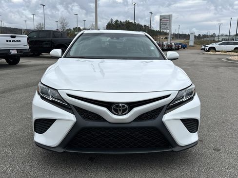 Used 2018 Toyota Camry SE image 2