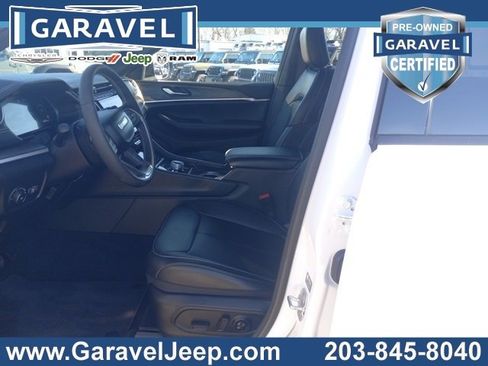 Used 2025 Jeep Grand Cherokee Limited image 10