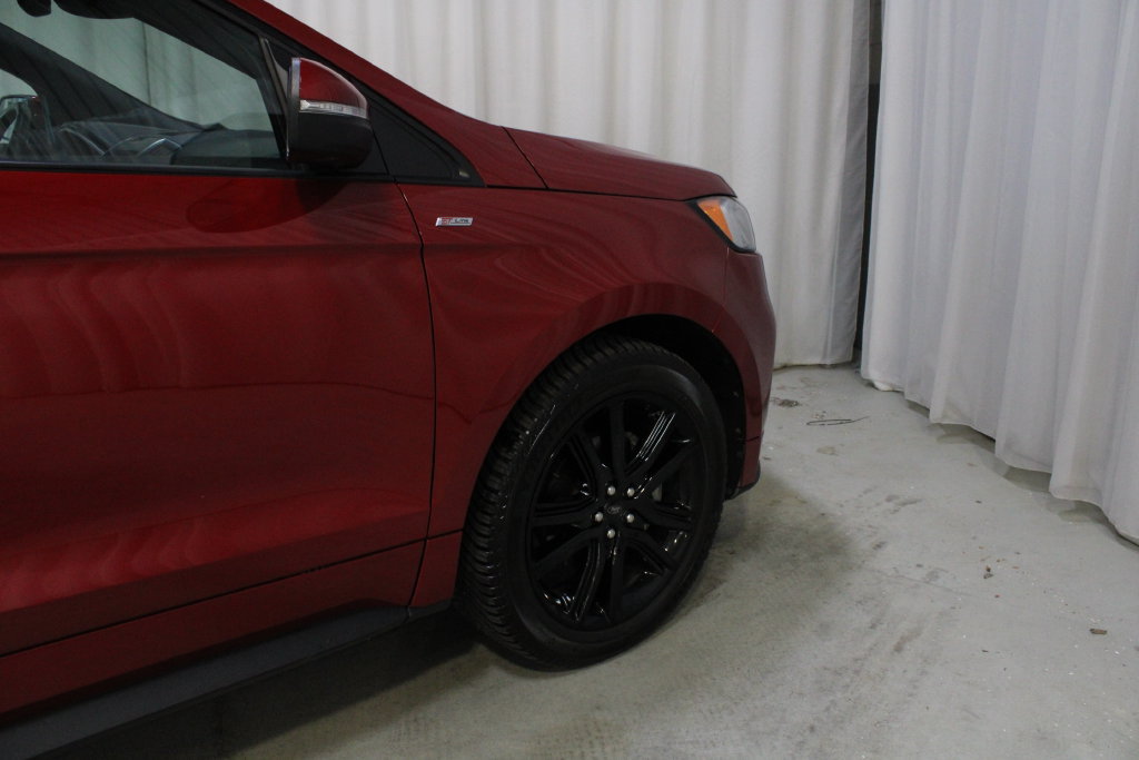 Used 2020 Ford Edge ST-Line w/ Cold Weather Package FWD image 26