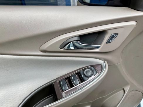 Used 2017 Chevrolet Malibu LT w/ Driver Confidence Package FWD image 43
