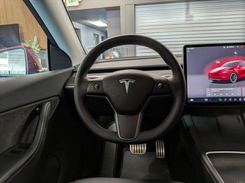 Used 2022 Tesla Model Y Performance image 15