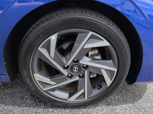 Certified 2024 Hyundai Elantra Limited FWD image 11