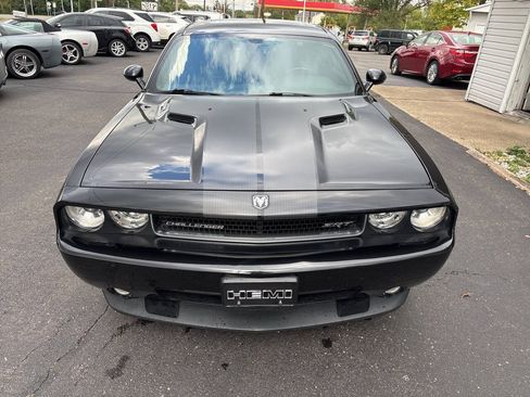 Used 2010 Dodge Challenger SRT8 w/ SRT Option Group II RWD image 8