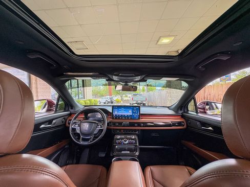 Used 2022 Lincoln Nautilus Reserve w/ Equipment Group 201A AWD/4WD image 2