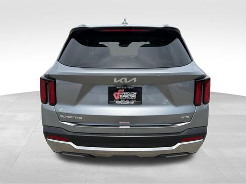 Certified 2025 Kia Sorento EX FWD image 6