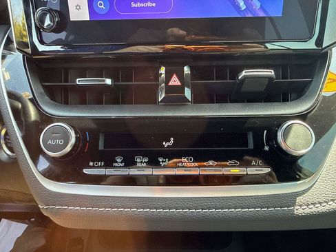 Certified 2023 Toyota Corolla SE w/ SE Premium Package FWD image 19