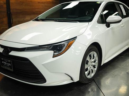 Used 2023 Toyota Corolla LE FWD image 2