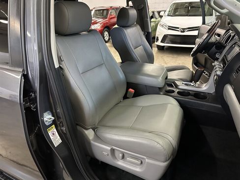 Used 2014 Toyota Sequoia Platinum image 35