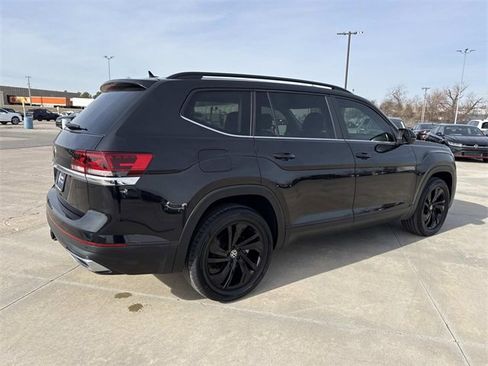 Certified 2023 Volkswagen Atlas SE image 2