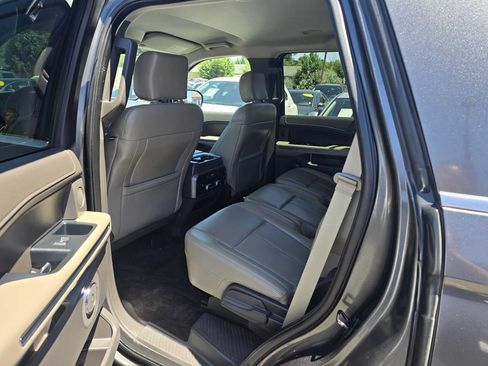 Used 2018 Ford Expedition XLT w/ Equipment Group 202A AWD/4WD image 28
